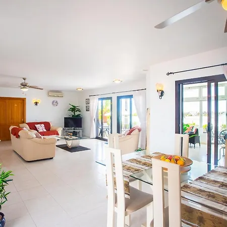 Exclusive 2-Bed Villa In Playa Blanca Adults Only * Playa Blanca (Lanzarote)